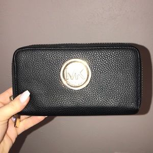 Black Michael kors wallet